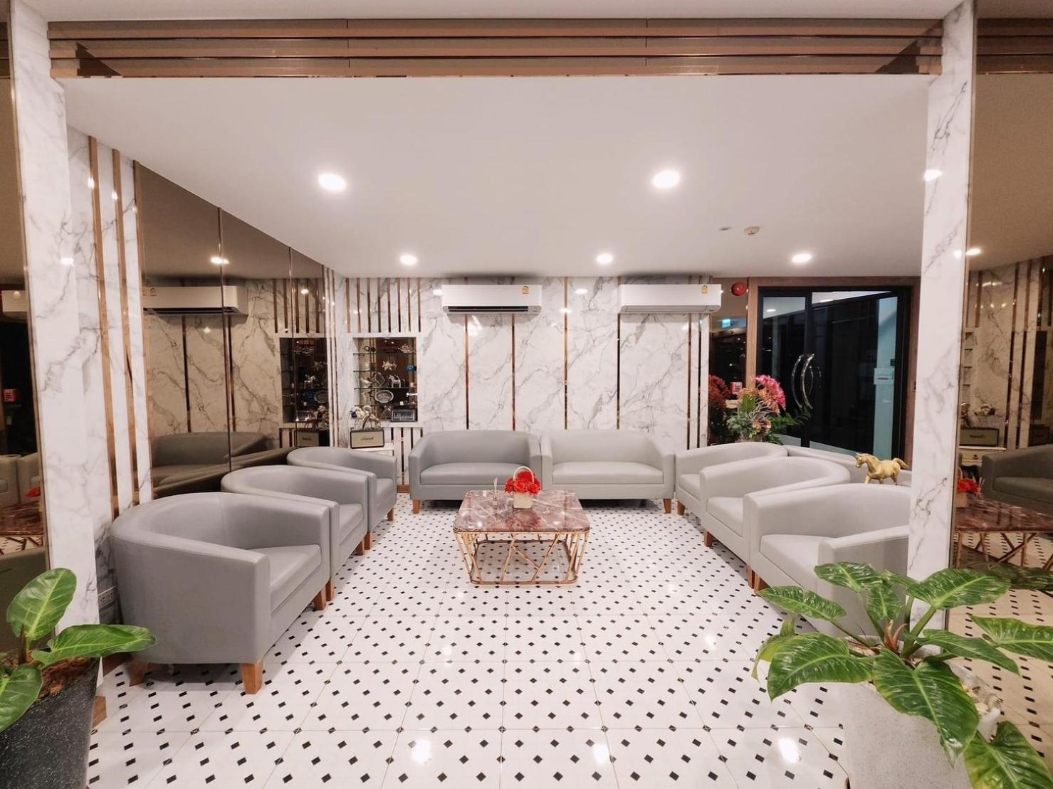 Nakara Hotel, Ubon Ratchathani Extérieur photo