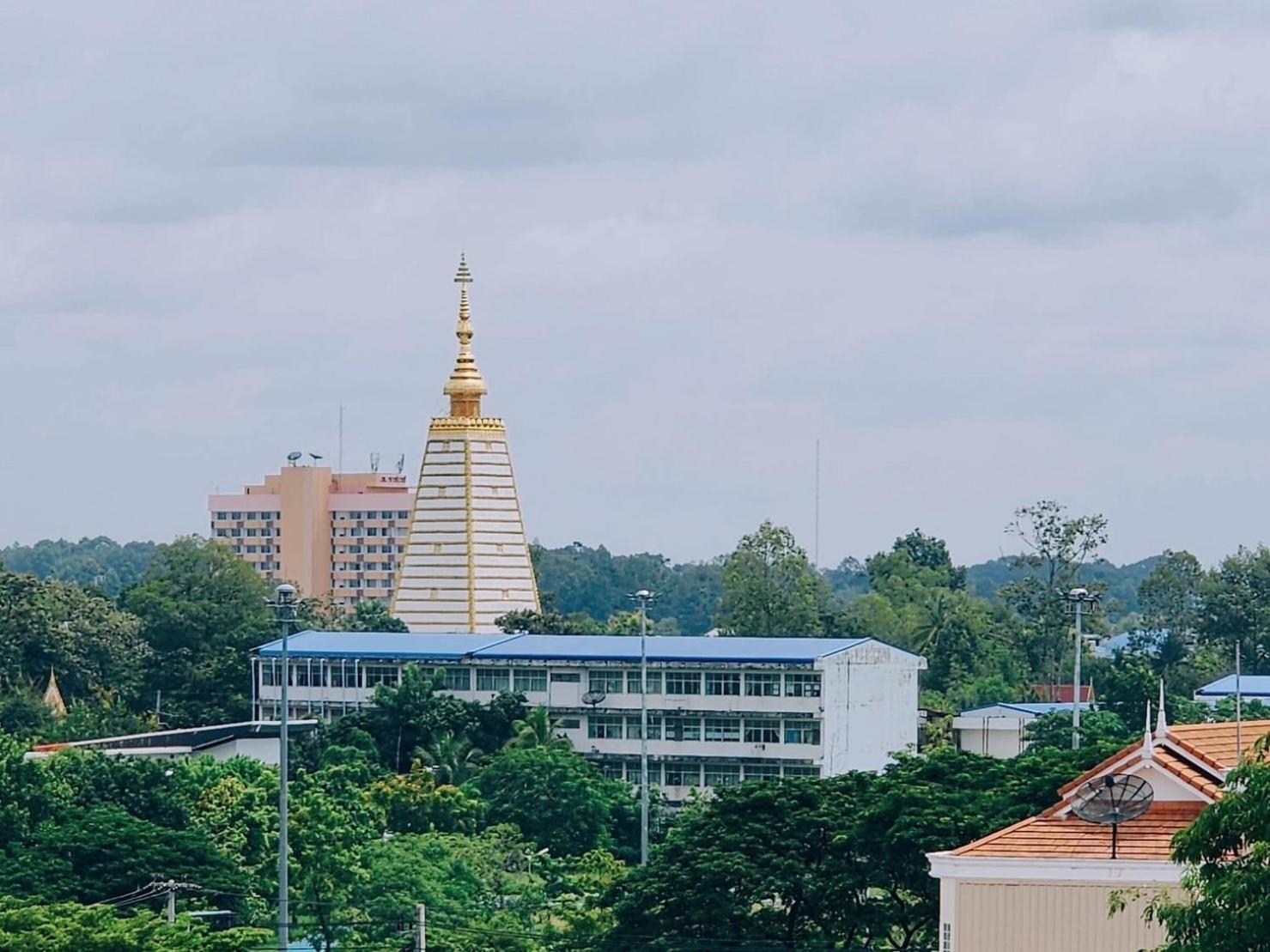 Nakara Hotel, Ubon Ratchathani Extérieur photo